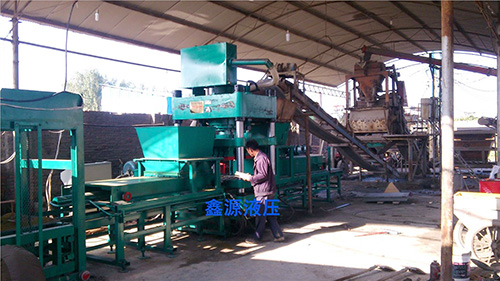 全自動路沿石彩磚機(jī)